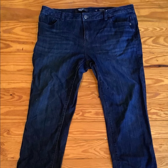 Simply Vera Vera Wang Denim - (Bin 18)  Simply Vera Vera Wang Midrise capri Size 12 - invisible stitching